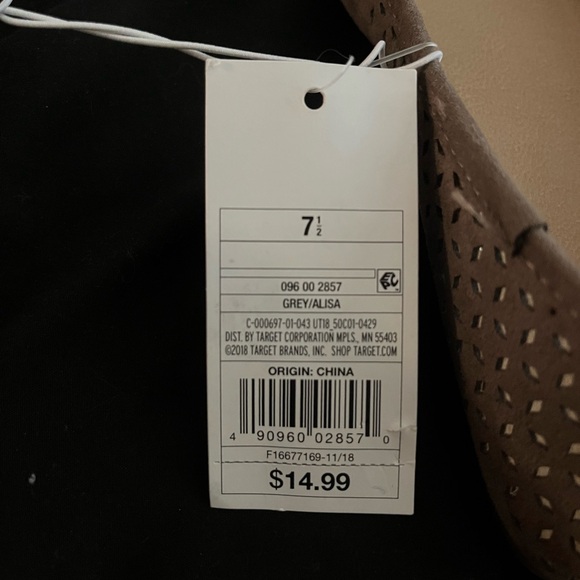 Universal thread flats NWT - Picture 2 of 4